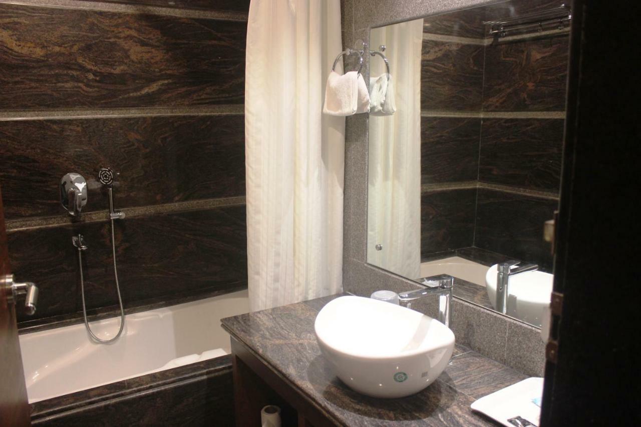 Hotel Simla Sziliguri Kültér fotó